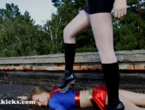 LF-31 Anna_drains_the_Supergirls_superpowers